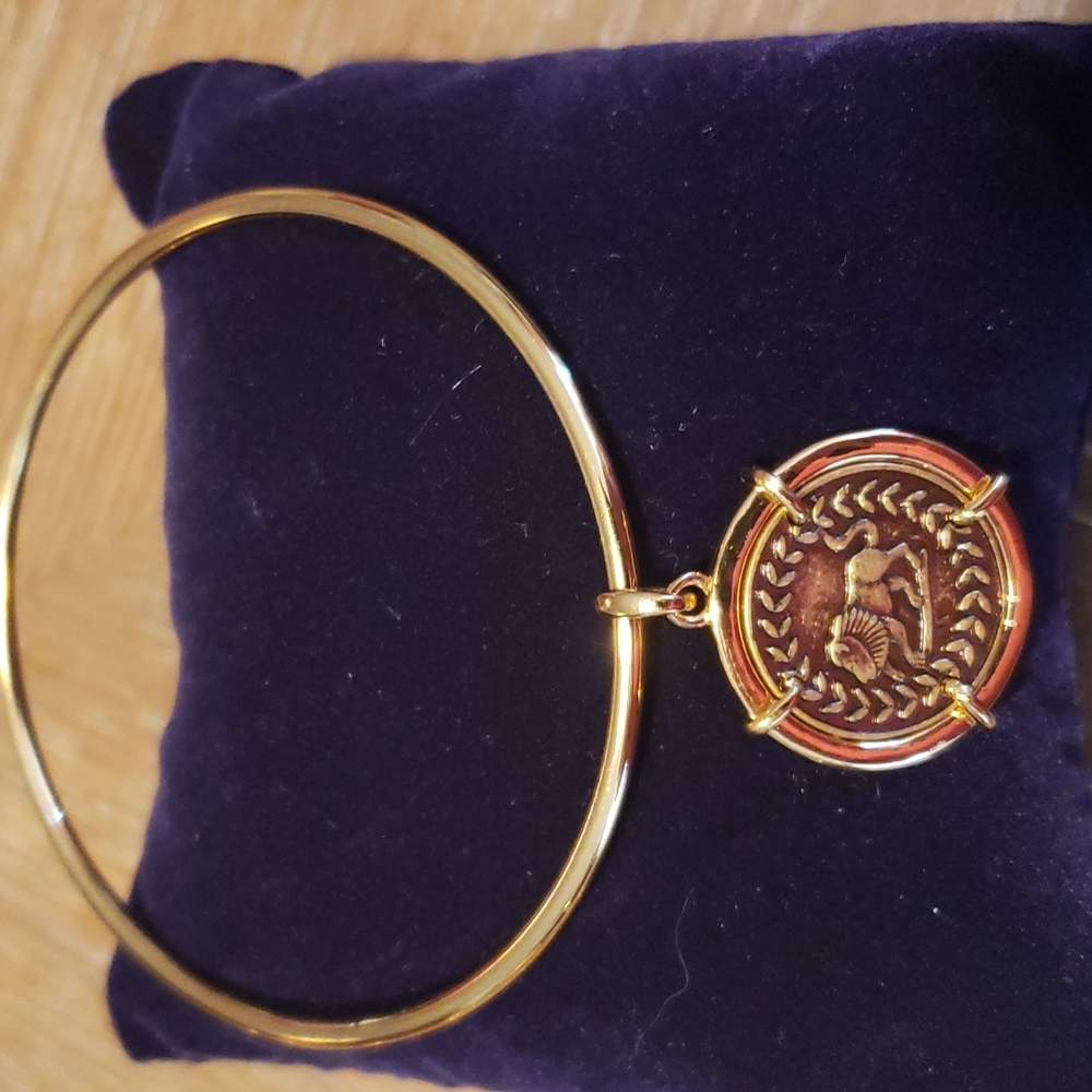 Bracelets - Picture 2 of 7
